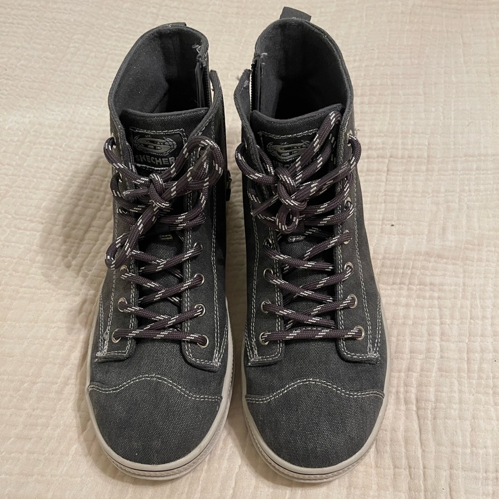 Sketchers women’s wedge boot